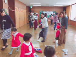 プレゼント交換〜周りを歩いてどこで止まるかな？